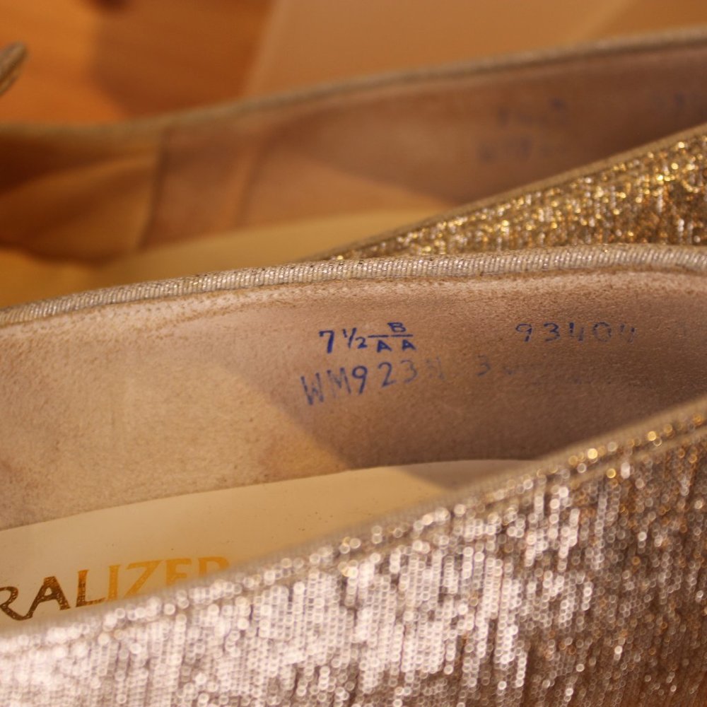 naturalizer heels silver